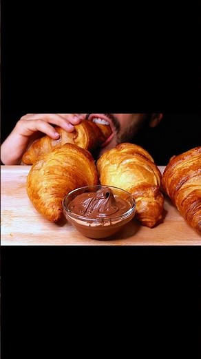 ASMR NUTELLA CROISSANTS (EATING SOUNDS) MUKBANG