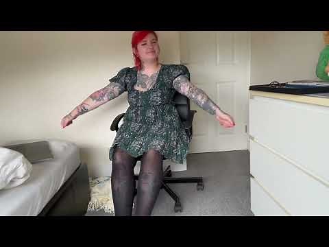 Kate Hypnotised: Chicken Transformation Trigger