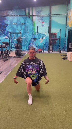 Understanding the nuances of mechanics can accelerate your growth. Add smart training with INTENSITY and watch your gains take off 🚀 If you’re looking to take your workouts to the next level and for a program expertly written w nuanced movement I did it for you w the hottest exercise programs on the internet. Glute Gladiator will get you to GROW, check my bio #lunge #squat #fitgirl #glutes #glutesworkout #legs #fitnessmodel #girlswholift #bodybuilding #fitnesstips #splitsquat #quads #fitgirl #f