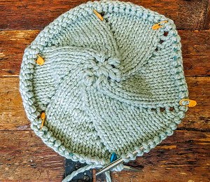 Knitting the perfect invisible circular cast on