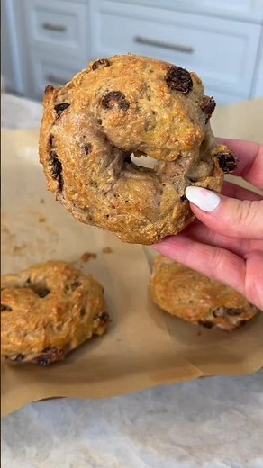 Soft, and delish cinnamon raisin bagels made with just a handful of ingredients 🥯✨