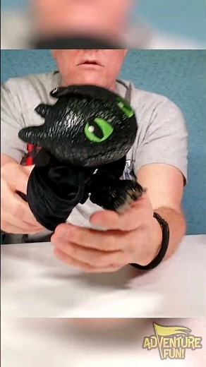 How To Train Your Dragon Hug and Glide Toothless Toy! #toys #dragon