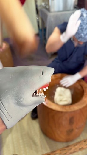 もちもち！ | shark puppet