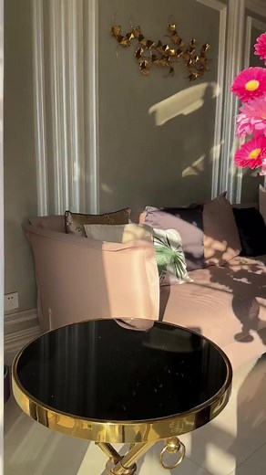 9.3K views · 76 reactions |  #flowerarrangement #floraldesign #vases #flowervase #vasearrangement #glassvase #vaseofflowers | FloralSupplies.com | Facebook