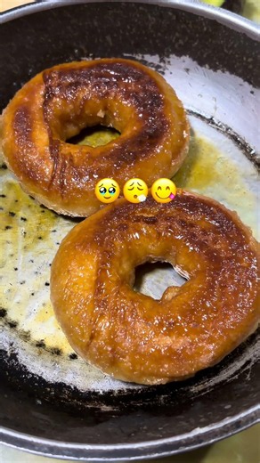 Krispy Eats 😋 #krispykreme #food #asmr #crispy #donuts