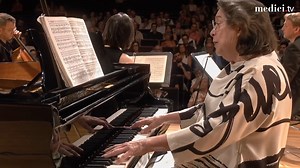 The renowned Staatskapelle Berlin String Quartet joins piano legend Elisabeth Leonskaja for a sublime Brahms-centric chamber music evening at the 2024 Granada Festival, just steps away from the Alhambra! Watch their stunning rendition of Brahms’s Piano Quartet in C Minor, Op. 60, now available in full on medici.tv https://bit.ly/3MexdFt | medici.tv