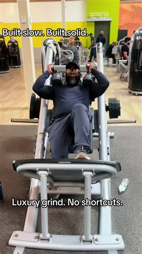 More leg day. Single-leg hack squats for balance. Walking lunges to earn stamina. Reverse hacks and goblet squats to seal the work. Aston Martin Music playing — smooth on the surface, heavy underneath. I’m not rushing the process, I’m respecting it. Momentum comes from patience. Discipline Doesn’t Age. #LegDay #ChasingConsistency #MomentumBuilding #DisciplineDoesntAge #LuxuryGrind