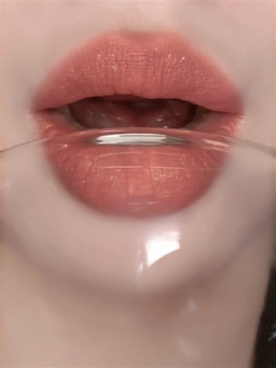 This lipstick transforms to get more sparkly as you wear it ✨ 👄 ID:559725376 #makeup #makeupset #newdrop #newlaunch #newcollection #SHEGLAM #SHEGLAMLifeissweet #SHEGLAMadventcalender
