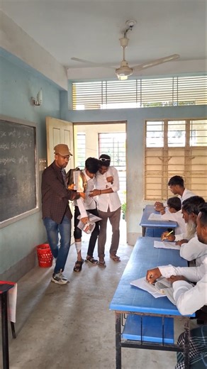 Watch how the student fooled the teacher with his technique #classera #superteacher #teachingtricks