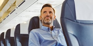 What does 'rawdogging' mean on flights?