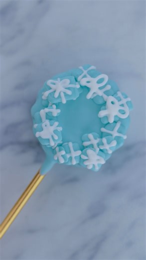 Brittany Bennett on Instagram: "Tiffany Box Inspired Wreath 🩵"