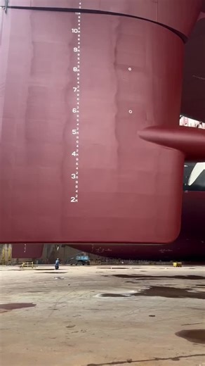 The 6 largest ship propellers in the World. In the naval industry, propellers are true masterpieces of engineering. They don’t just move ships… they move economies! 1️⃣ Emma Maersk (A.P. Moller -… | Partho C.