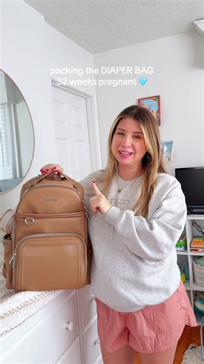 Packing the Diaper Bag for a Newborn at 32 Weeks