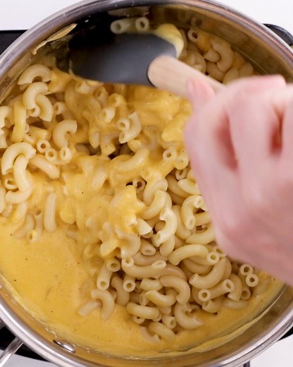 15K views · 256 reactions | Creamy and cheesy, this homemade mac and cheese recipe is just the ticket for traditional comfort food, but with lots of mix-in possibilities that help you put a flavor-forward twist on a classic recipe. Get the recipe: https://www.bettycrocker.com/recipes/family-favorite-macaroni-and-cheese/4533ea52-0194-4fce-b30f-9516a74c0628?utm_source=facebook&utm_medium=social_organic&utm_campaign=MSP_XX?mktgimp=goldmflr | Betty Crocker | Facebook