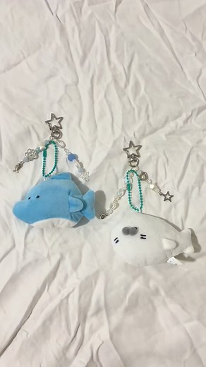 sea creature themed keychains 🪼🫧🐋 || #beadedjewelry #beadedkeychain #seacreature #handmadekeychain #lamp #smallbusiness
