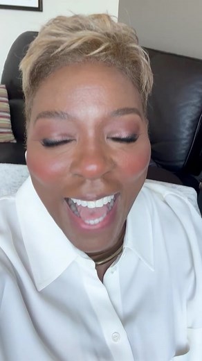 Here's a Tip for My Fellow Panelists! 🎙️📝 Stay aware and stay engaged. 🧠⚡ Practice the art of pacing by buying the moderator time with a thoughtful addition to the conversation. It gives the conversation room to breathe. 🌬️ Plus, being on the moderator's good side doesn't hurt. It's like having a golden ticket to a lively, harmonious discussion! 😊 #Leadership #CareerGrowth #StephanieChung #BusinessTips