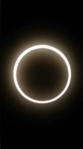 金環日食（2026年2月17日）金環日食は、月が地球と太陽の間を通過するときに発生します。小さい方の月は太陽を完全に覆いません。その結果、太陽の端はまだ見え、炎の輪のような光の輪が形成されます。