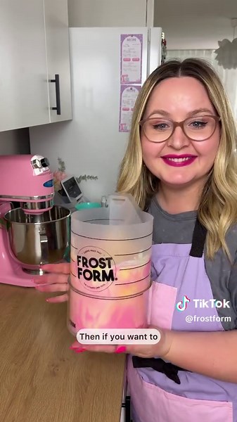 How to Make a Marbled Buttercream Cake Tutorial