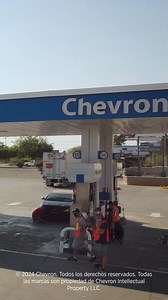 Maneja sabiendo que tu auto está en buenas manos. Calidad Chevron en cada tanque. ⛽️🚘 | Chevron Latinoamérica
