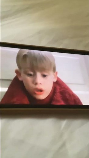 Home Alone-Marley attack his shovel to the wet bandits!