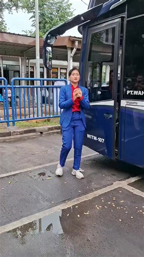 𝐇𝐔𝐒𝐍𝐔𝐋 𝐊𝐇𝐎𝐓𝐈𝐌𝐀𝐇 𝐌𝐁𝐀𝐊 𝐂𝐀𝐍𝐓𝐈𝐊𝐀 Biasane Bertemu Beliau Dekat Garasi Bagong Di Medaeng😭🥀Dekat Red Bus Turut berduka cita atas kejadian kecelakaan Bus Indorent Kami menyampaikan belasungkawa yang mendalam atas meninggalnya Salah Satu Crew Bus Semoga Almarhumah mendapat tempat terbaik, dan keluarga serta rekan kerja yang ditinggalkan diberi kekuatan dan ketabahan Amin Ya Robb.. .. Alfatikha Buat Kak 𝙉𝙖𝙪𝙧𝙖 𝙍𝙞𝙣𝙙𝙖 𝙂𝙖𝙣𝙩𝙞𝙠𝙖 #laka #TolNgawi #DukaTransportasi #Tran