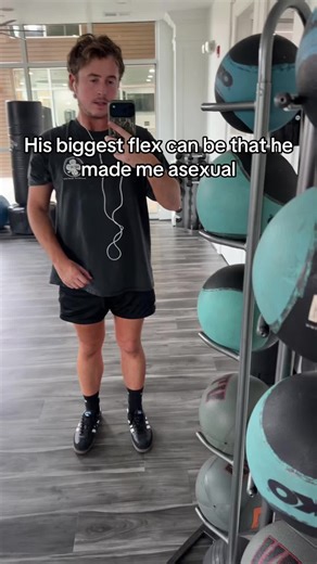 coll.sharp (@coll.sharp)’s videos with som original - riquezin