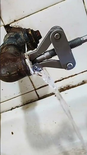 How to Remove a Rusted Pipe Fitting Like a Pro! 🔧💧