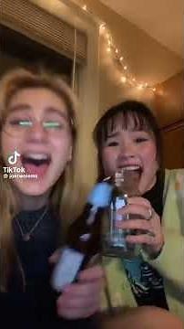 2 girls laughing meme