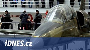 Národní technické muzeum se na den otevřelo, fronta obemkla celou budovu - iDNES.cz