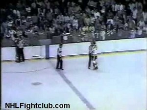 Hockeyfighters.cz Dave Schultz vs Wayne Cashman.wmv