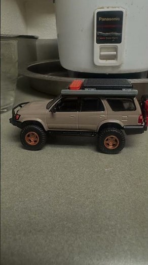 Diecast hot wheels brand Toyota 4Runner suv 2000 scale 1:43