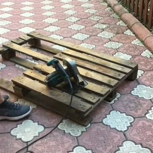 Picnic table and basket made of pallets! | Wonders of Nature | Facebook