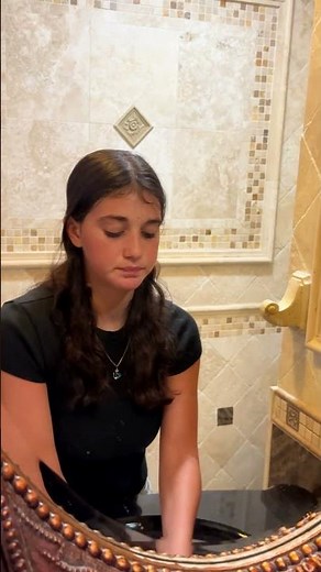 Fake poop prank on my family 😂💩