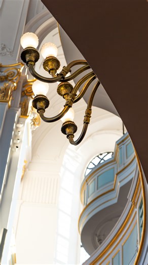 Ben Becker kehrt am Freitag für einen Zusatztermin vom Bühnenprogramm “Todesduell” zurück in den Michel. ✨ Wie schön, dass er uns bereits beim letzten Besuch im Februar verraten hat, warum unsere Kirche zu seiner Heimstätte geworden ist. 😍 #stmichaelis #michelgram #michelmoment #michelmeinmichel #evangelisch #hamburgermichel #hamburg #hamburggram #wirliebenhamburg #hamburgerecken #hamburgliebe #hamburgmeineperle | Hauptkirche St. Michaelis