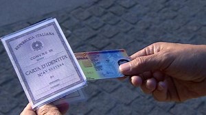 Gangs sell fake passports to refugees in Athens
