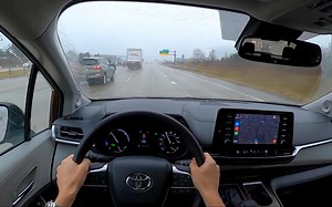 2021丰田塞纳Sienna XLE－第一视角雨天试驾｜JBL音响系统测评【2K｜cc字幕英语中字】