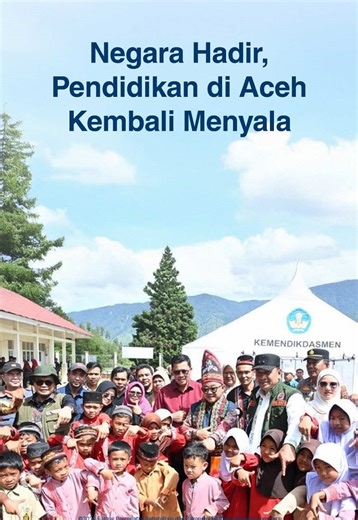 Di tengah pemulihan pascabencana, Mendikdasmen Abdul Mu’ti hadir langsung di Aceh untuk memastikan pendidikan kembali berjalan dan kebutuhan sekolah tertangani. Sejumlah sekolah di Aceh Utara dikunjungi untuk menyalurkan dukungan kepada murid sekaligus memetakan kebutuhan pendidikan ke depan. Perjalanan lalu dilanjutkan ke Aceh Tengah, Mendikdasmen menyapa ruang kelas dan meresmikan kembali satuan pendidikan di Aceh Tengah dan Bener Meriah sebagai simbol kebangkitan pendidikan. #satgasprr #sumat