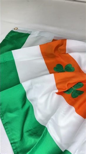 Ireland String Flag 🇮🇪 and Fan Pleated Shamrock