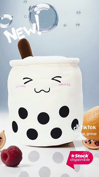 🌟 Nouveauté KAWAII en stock ! 🌟 Craquez pour notre Peluche XXL Bubble Tea 🧋💖 Moelleuse, adorable et format géant (70 cm) : le produit qui fera fondre vos clients et cartonnera en rayon ! 📦 Réf. PE0070 – Prête à être expédiée ! 👉 Commandez vite sur cmprea.com #CMP #Kawaii #Cute #Retail #IdéeCadeau #Gift #Business #BtoB #BubbleTea #BubbleTeaLover #KawaiiAddict #PelucheKawaii #CuteStuff #GiftShop #ConceptStore #Wholesale
