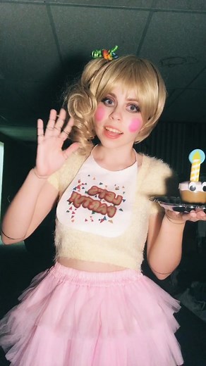 Toy Chica Cosplay - FNAF Character Transformation