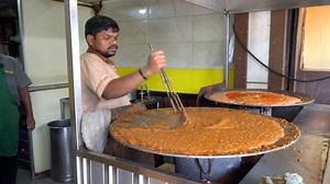 First Time Trying Local Street Food in Mumbai, India | I Could Be Vegetarian Here!