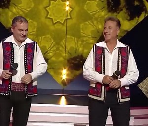 437K views · 9.5K reactions | Stai o clipa omule sa-ți cant folclor regional românesc Constantin Enceanu | RO media | Facebook