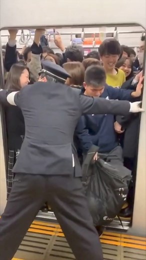 Japan Ki Train Me Kitni Bheed Hoti Hai | world travel fact