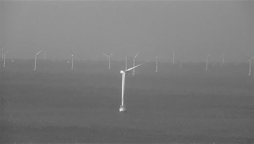 Optical Image Stabilization & Defogging Technology TestWhat you see is more than just fog penetration. In this video, we take on the challenge of filming an offshore wind farm despite rough seas and… | Frank Zhou