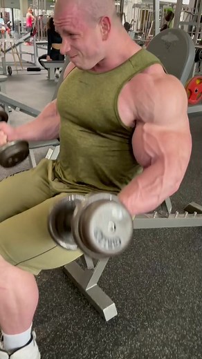 “DETSKÉ JEDNORUČKY” 💪 #MichalKrizo #BabyBiceps #Bodybuilding #Fitness #Muscle