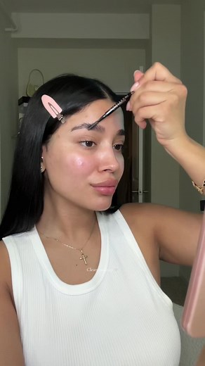 Clean Makeup Tutorial by Daniela