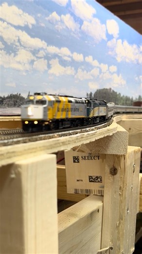 VIA Rail #1 The Canadian blasting around the mainline in N Scale