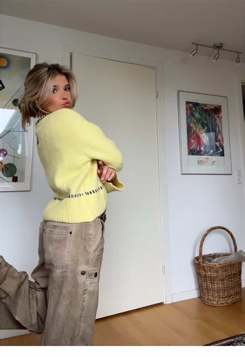 Stylish Outfit Ideas: Jeans and Sweater Combinations