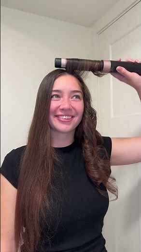 Ready for hair that steals the spotlight? The 6-in-1 Air Styler does it all — volume, curl, & shine.