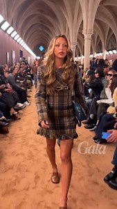 197K views · 254 reactions | EVA QUEEN AU DÉFILÉ ACNÉ STUDIOS La chanteuse Eva Queen a fait une apparition remarquée au défilé Acné Studios. — #evaqueen #acnestudios #pfw Images : @galafr by @caroline.trnr et @juliettefgt | Gala | Facebook